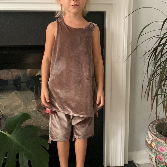 2‎ PCs Girls The Bae Hive Baesics Velvet tunic dress sz 4 NWT blush pink - Picture 13 of 15